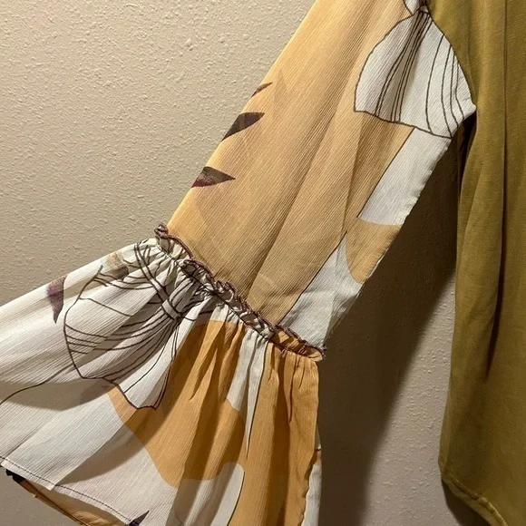 Gorgeous Blouse - Picture 2 of 5